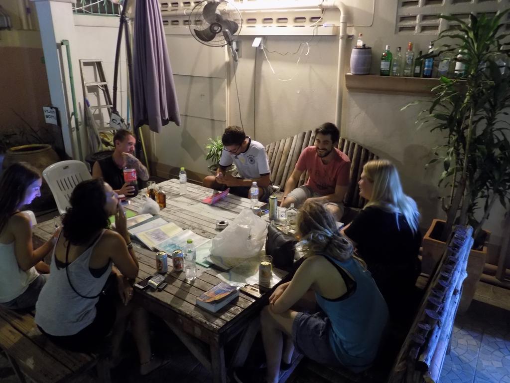 The Oasis Hostel (Adults Only) Bangkok Exterior foto